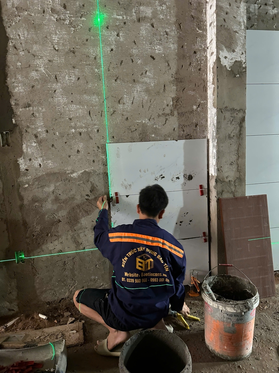 Bảo Tín thi công thay gạch tường cũ