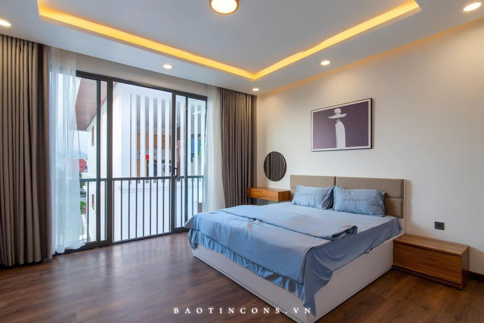 Bảng màu nhẹ kết hợp rèm hai lớp tạo không gian nghỉ ngơi dễ chịu.